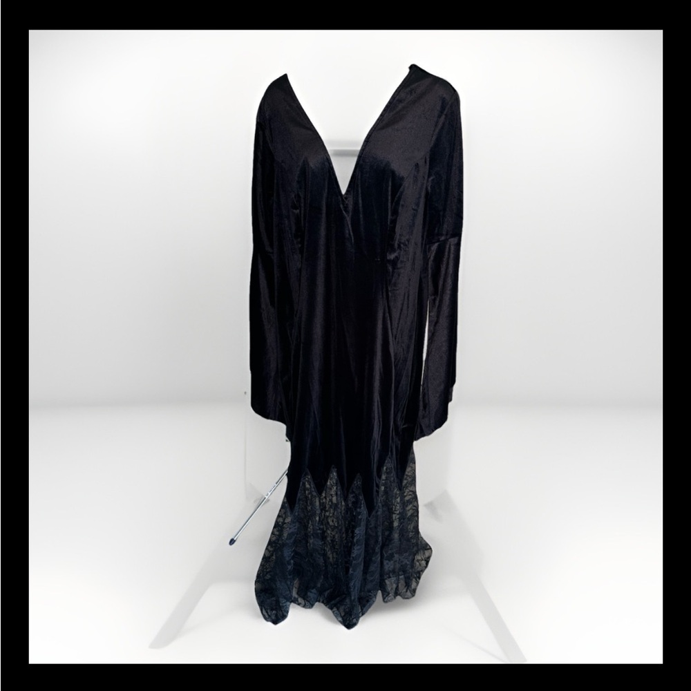 BloomChic 14-16 Black Maxi Dress with Lace Accents for holidays